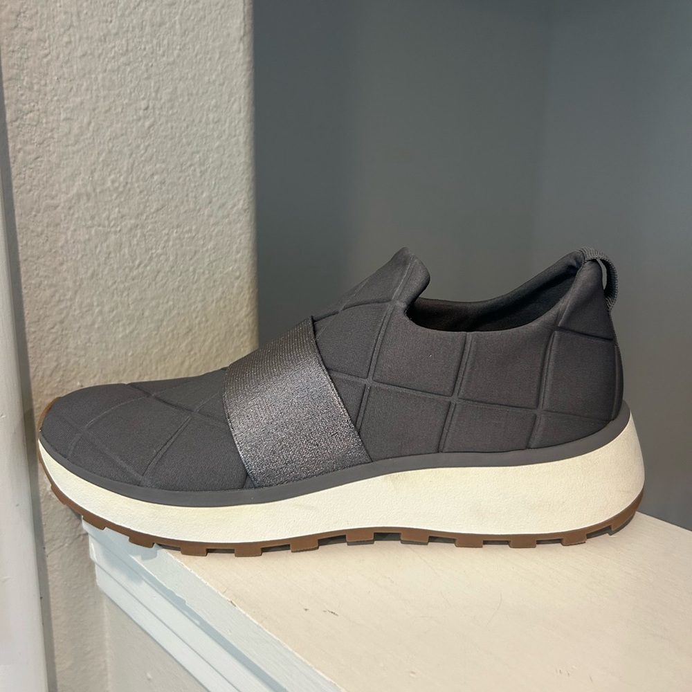 Nordstrom Rack Womens Size 9 Platform Slip-on Quilted Upper Casual Grey Tried On - Picture 6 of 10